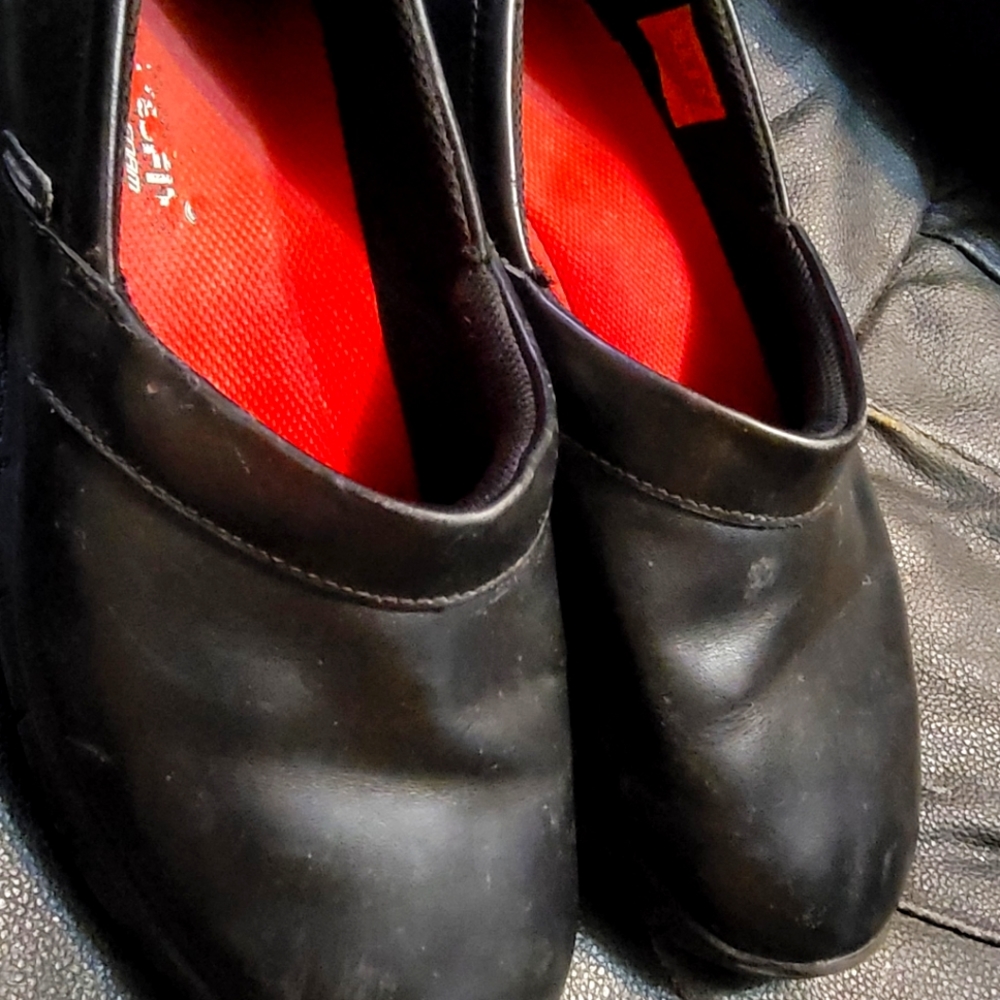 Women's sketches shoes [black] [size 9] [slip resistant]